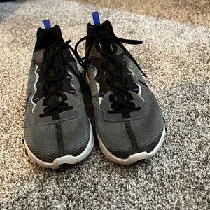 Mens Nike shoes -excellent condition.  Size 9.5